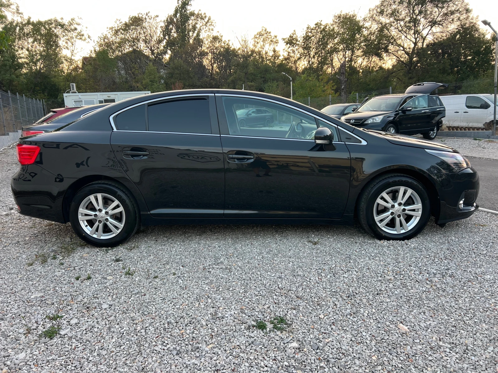 Toyota Avensis 1.8-NAVI FULL - изображение 7