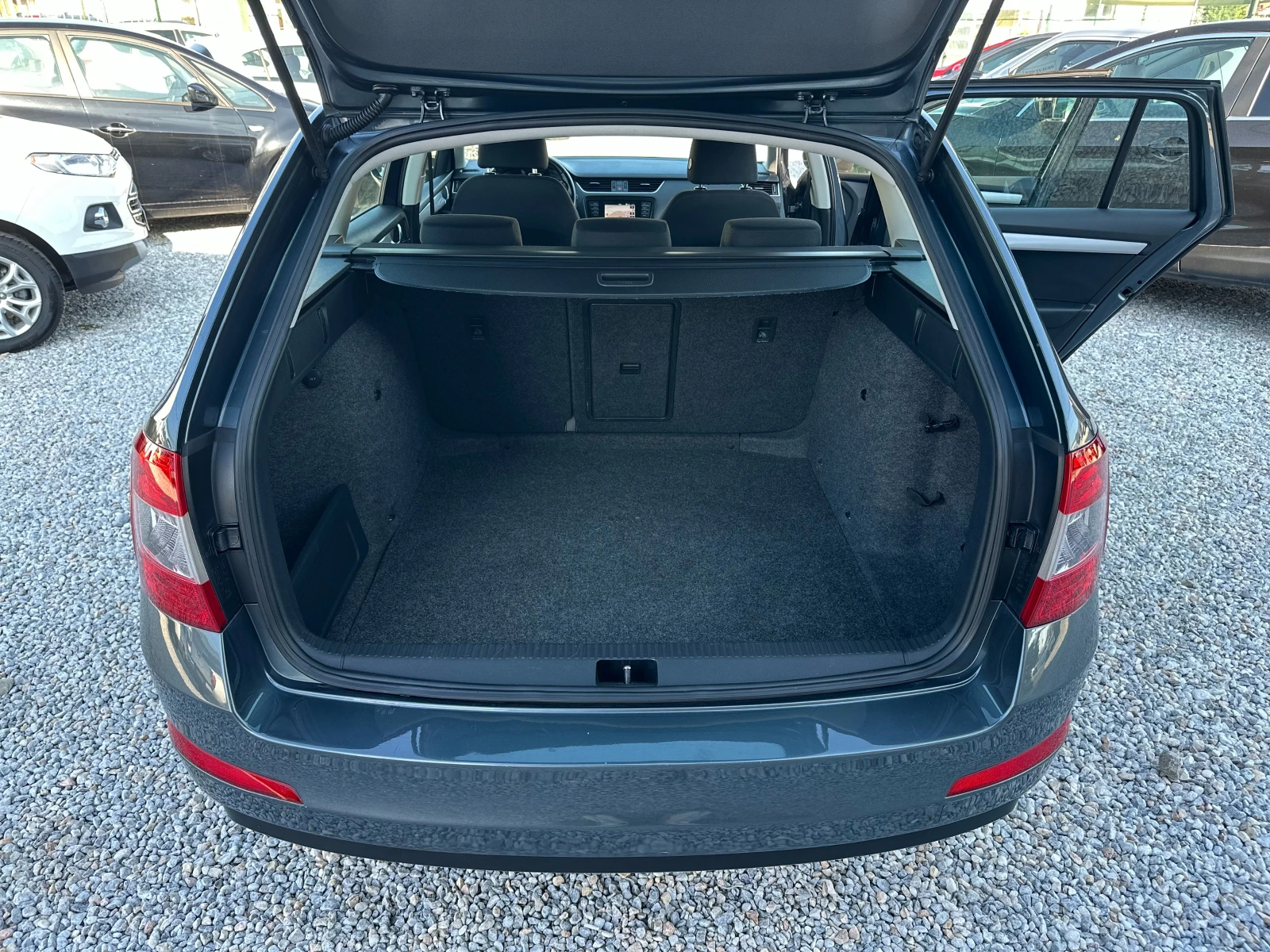 Skoda Octavia 1.6 TDI* NAVI*  | Mobile.bg — изображение 11