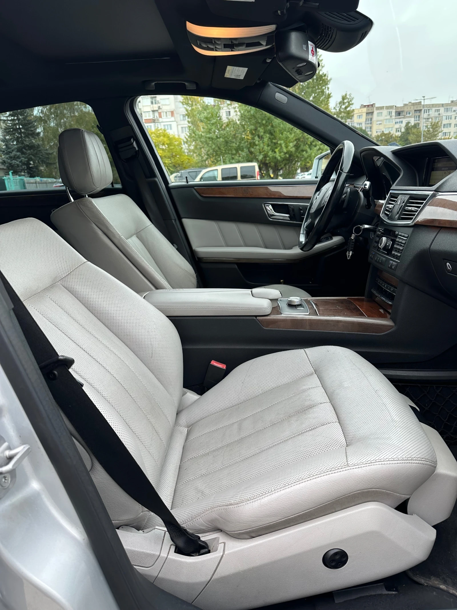 Mercedes-Benz E 500 4matic - изображение 9