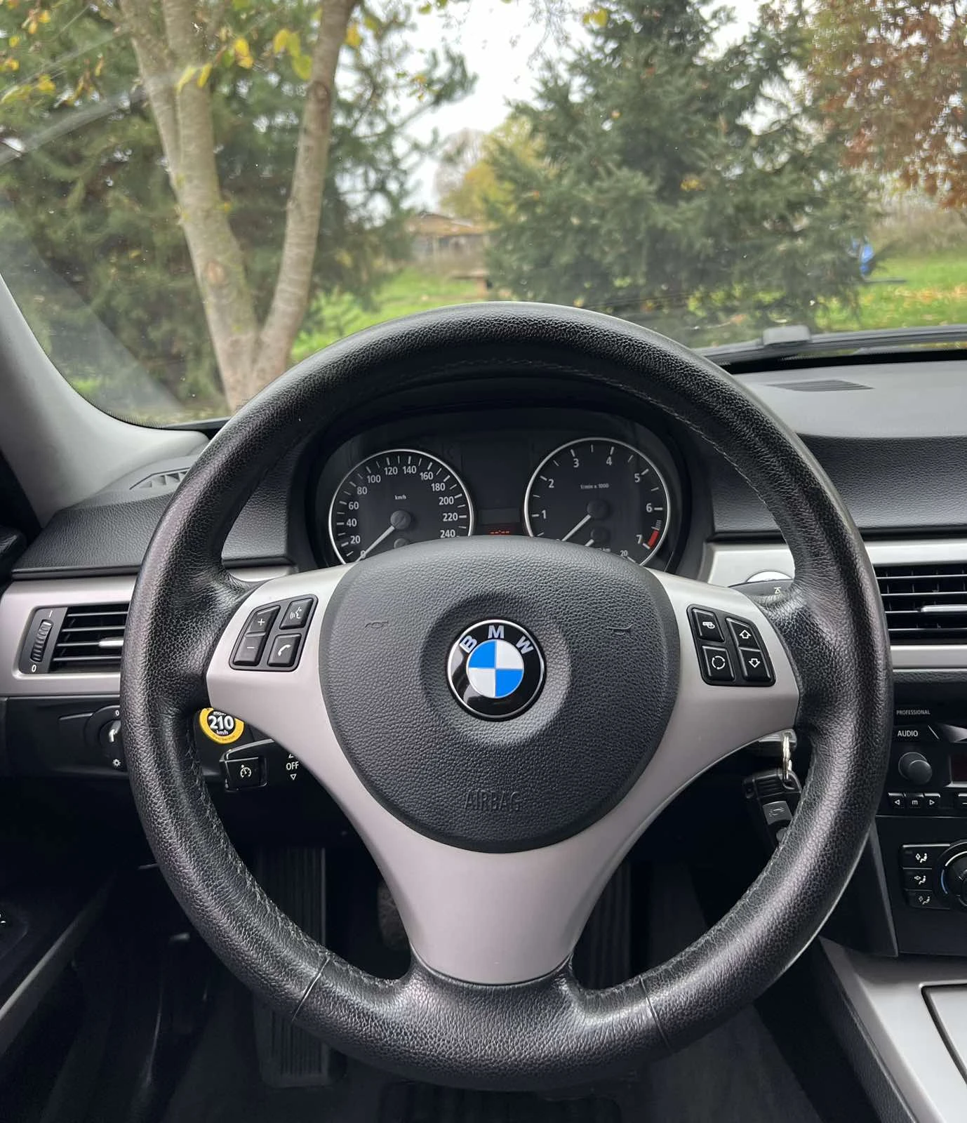 BMW 320  - изображение 8