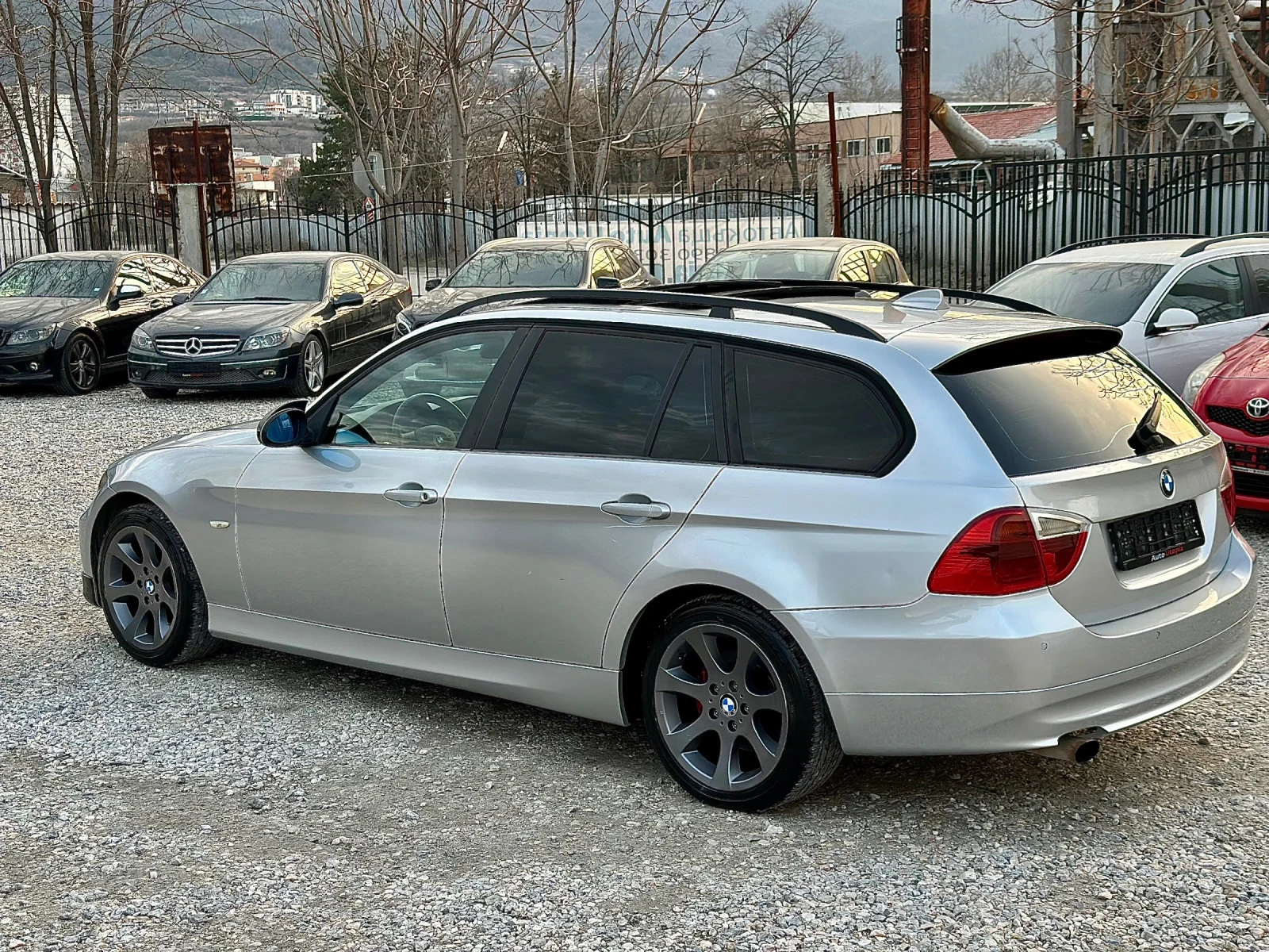 BMW 320 НАВИГАЦИЯ/ПОДГРЕВ/АВТОМАТ, снимка 3 - Автомобили и джипове - 53709727