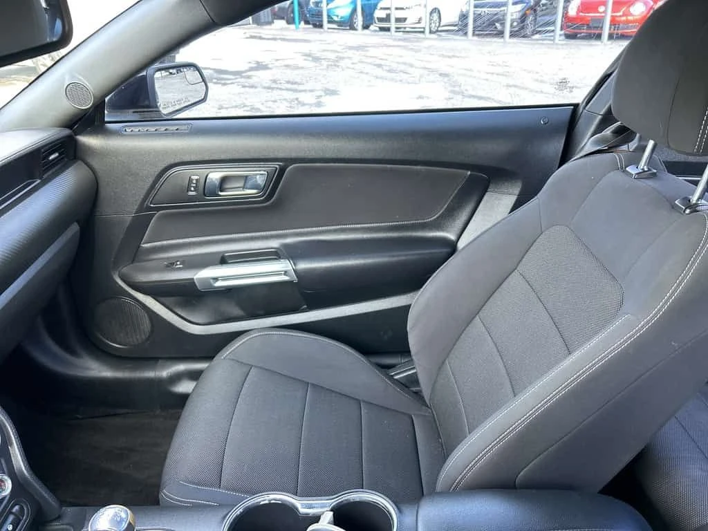 Ford Mustang * V6, Bluetooth, Back Up Cam, Manual * CARFAX * ЦЕ, снимка 16 - Автомобили и джипове - 53904749