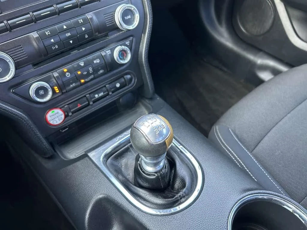 Ford Mustang * V6, Bluetooth, Back Up Cam, Manual * CARFAX * ЦЕ, снимка 15 - Автомобили и джипове - 53904749