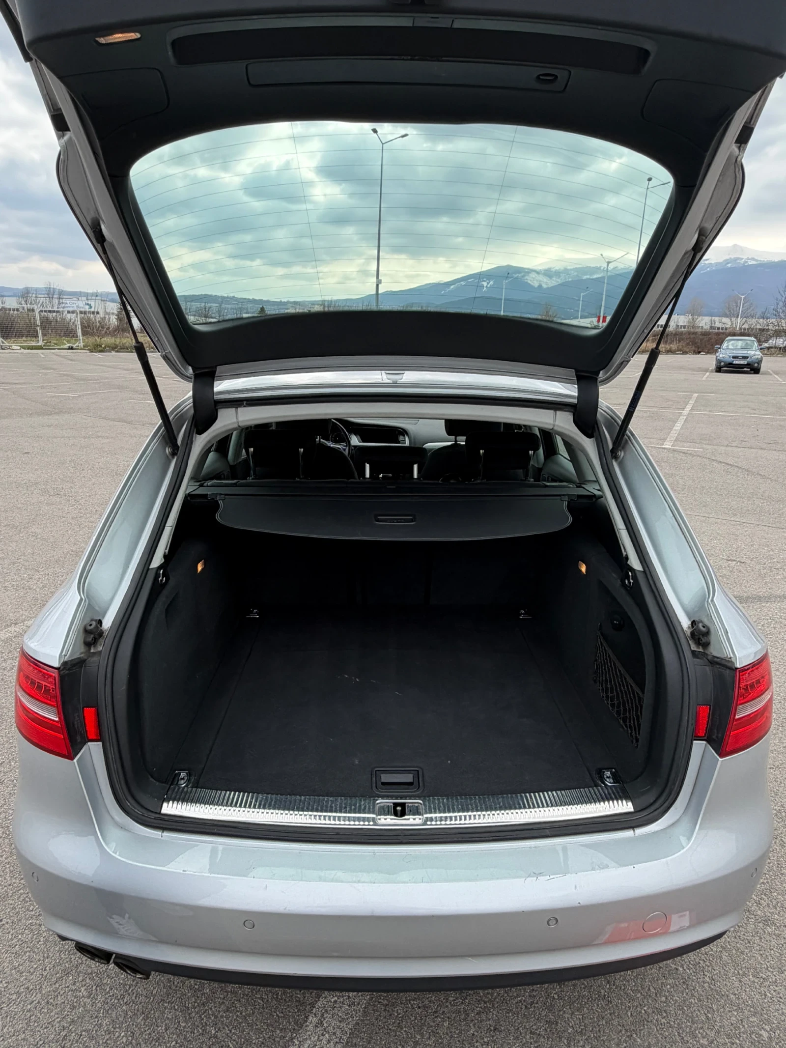 Audi A4 2.0 Advanced, снимка 12 - Автомобили и джипове - 53929168