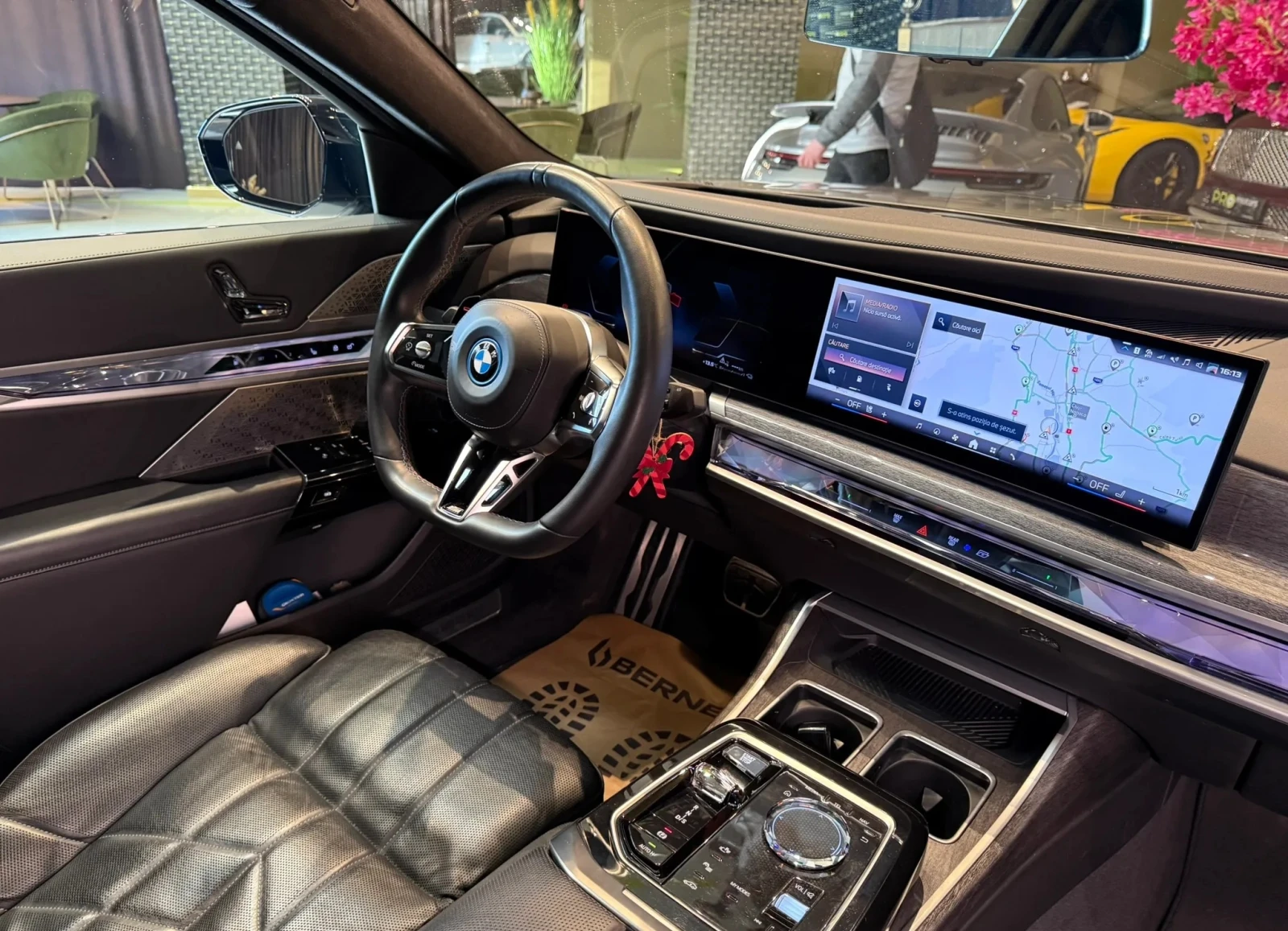 BMW 760 M-Sport xDrive, снимка 8 - Автомобили и джипове - 54120825