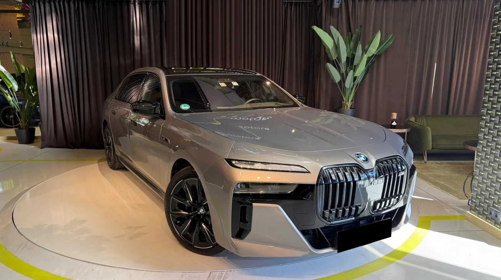 BMW 760 M-Sport xDrive, снимка 2 - Автомобили и джипове - 54120825