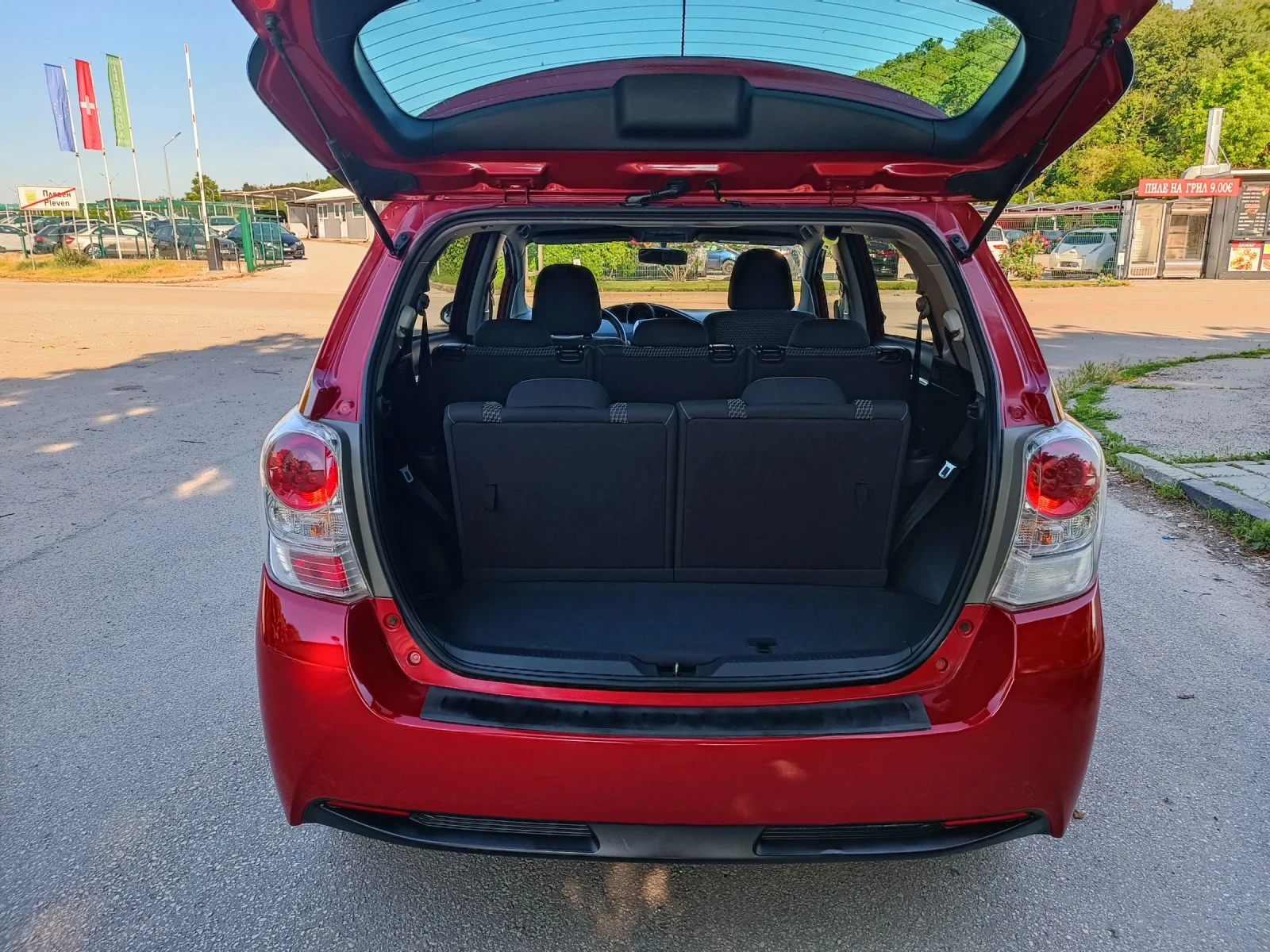 Toyota Verso 1.8i-147кс-ШВЕЙЦАРИЯ-РЪЧКА-6ск-NAVI-7м, снимка 5 - Автомобили и джипове - 54769040