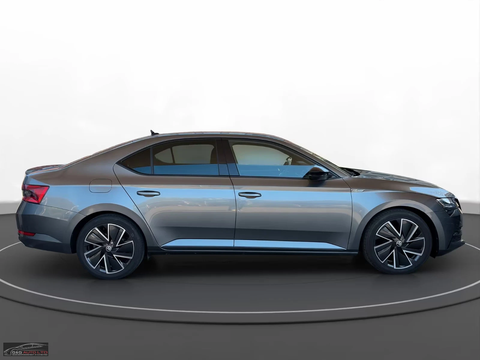 Skoda Superb 2.0/150HP/SPORTLINE/ACC/CAM/NAVI/KLESS/572z, снимка 5 - Автомобили и джипове - 55220658