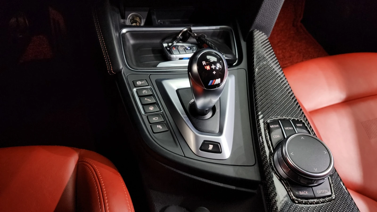 BMW M3 3.0 Twin Power Turbo, снимка 8 - Автомобили и джипове - 55432199