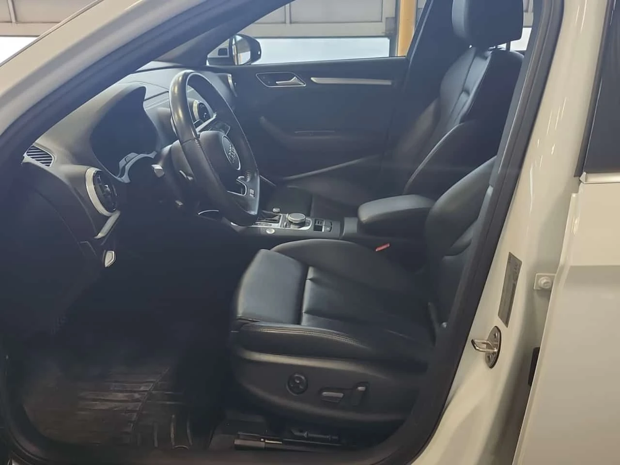 Audi A3 TECHNIK/CARFAX/+ ГУМИ И ДЖАНТИ/, снимка 5 - Автомобили и джипове - 55456730