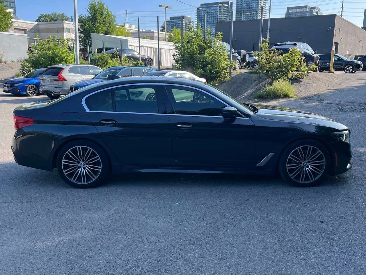 BMW 530 * 530i xDrive * АВТОКРЕДИТ БЕЗ ПЪРВОНАЧАЛНА ВНОСКА, снимка 3 - Автомобили и джипове - 55774543