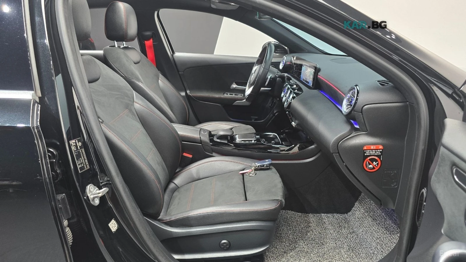 Mercedes-Benz A 35 AMG* 4MATIC* ПОДГРЕВ* КАМЕРА* SUNROOF* LANE* ASSIS, снимка 9 - Автомобили и джипове - 55927386
