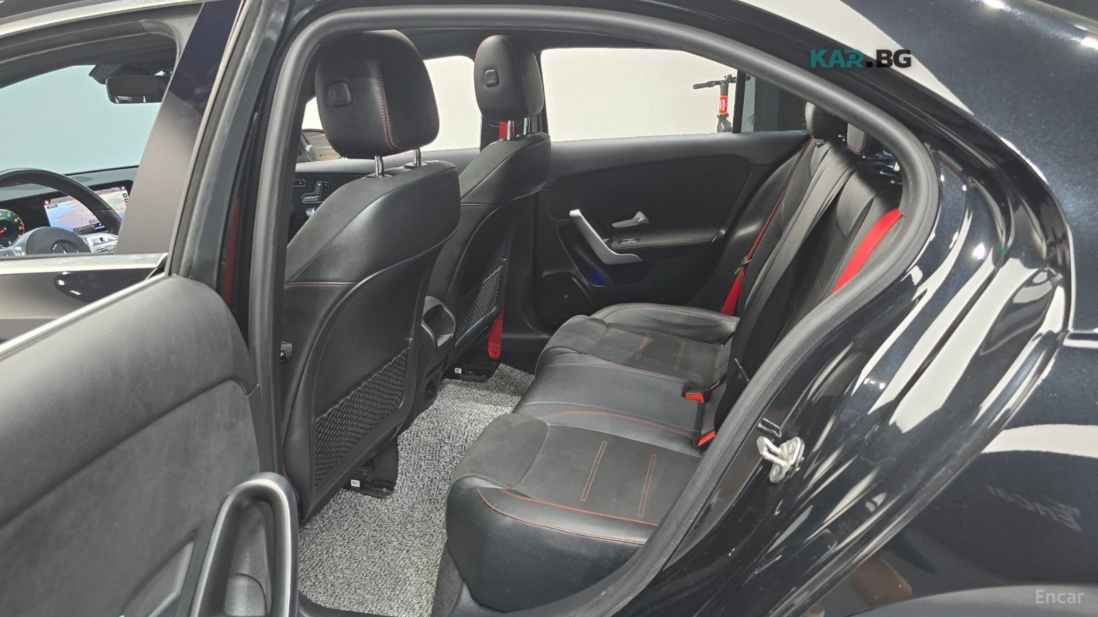 Mercedes-Benz A 35 AMG* 4MATIC* ПОДГРЕВ* КАМЕРА* SUNROOF* LANE* ASSIS, снимка 11 - Автомобили и джипове - 55927386