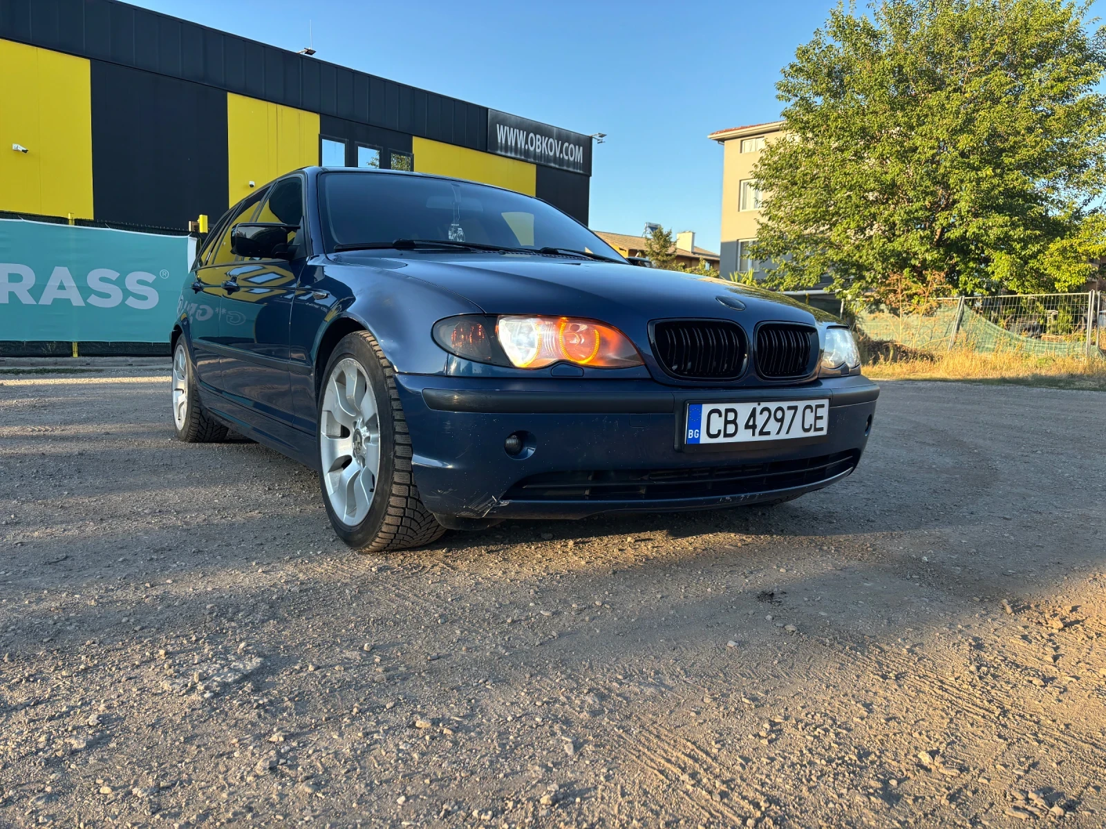 BMW 320 320d. 
