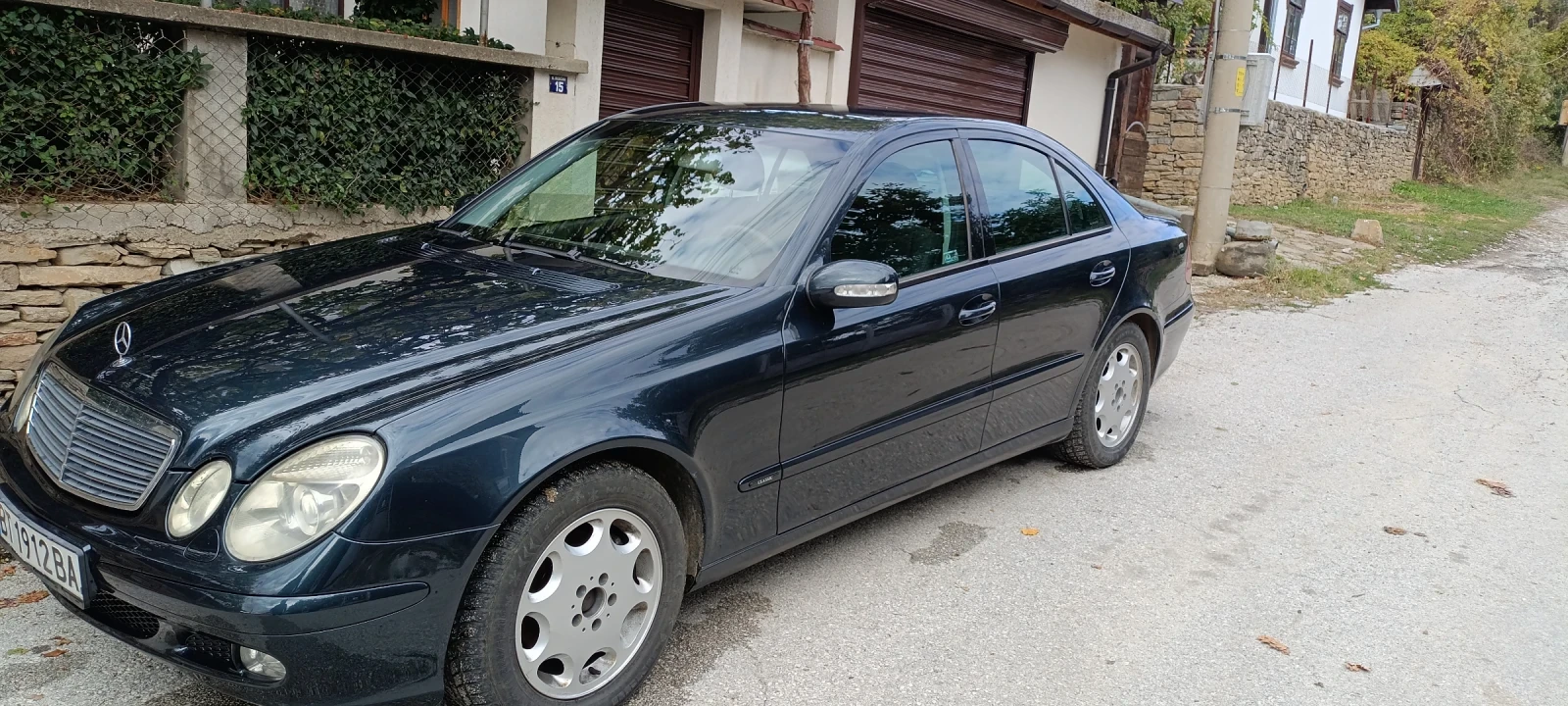 Mercedes-Benz E 220, снимка 2 - Автомобили и джипове - 56545140