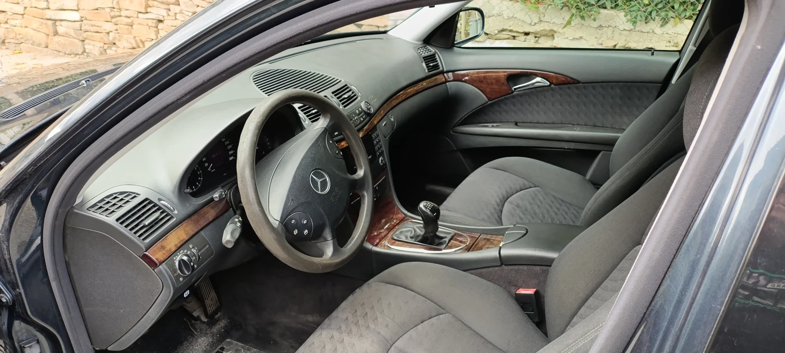 Mercedes-Benz E 220, снимка 6 - Автомобили и джипове - 56545140