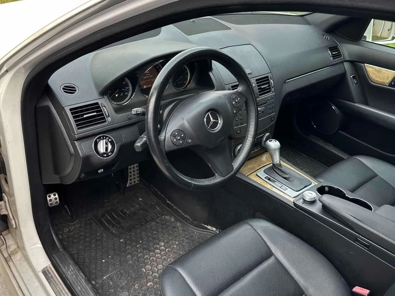 Mercedes-Benz C 300, снимка 7 - Автомобили и джипове - 56687602