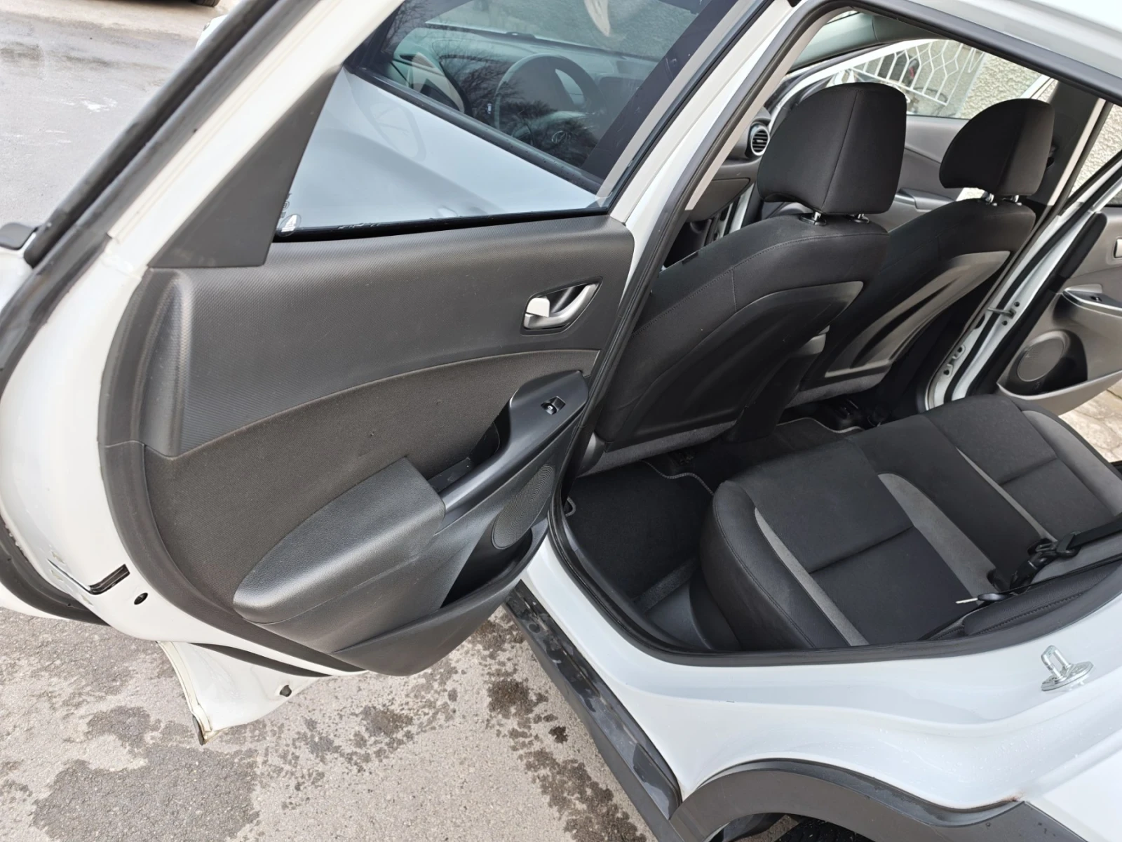 Hyundai Kona, снимка 8 - Автомобили и джипове - 54168119