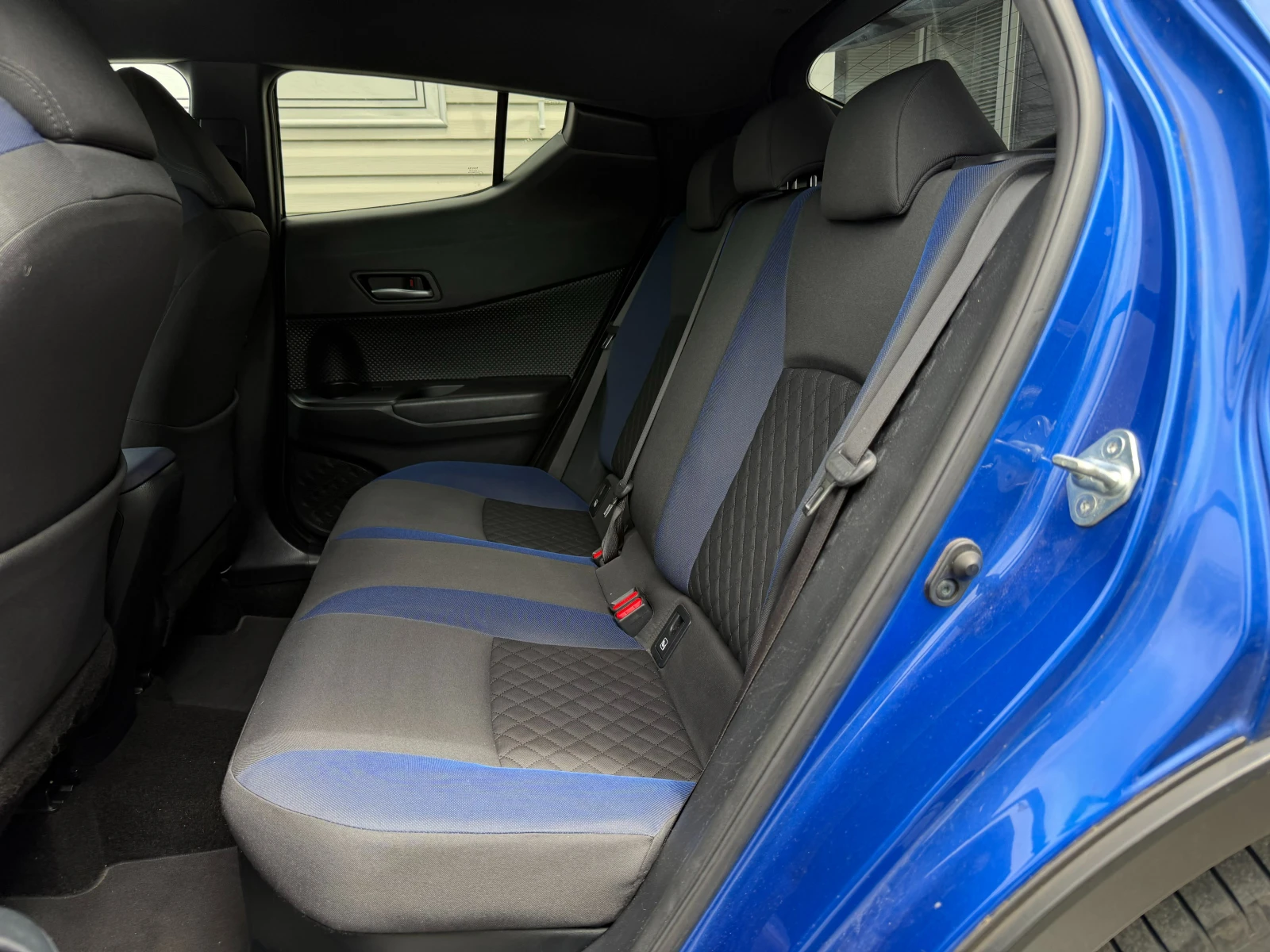 Toyota C-HR 1.8I* СЕРВИЗНА КНИЖКА* ПЪЛНА  ИСТОРИЯ В ТОЙОТА, снимка 10 - Автомобили и джипове - 54701141