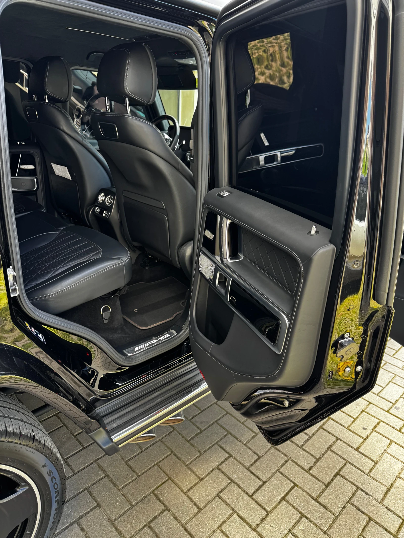 Mercedes-Benz G 63 AMG AMG, снимка 12 - Автомобили и джипове - 54804010