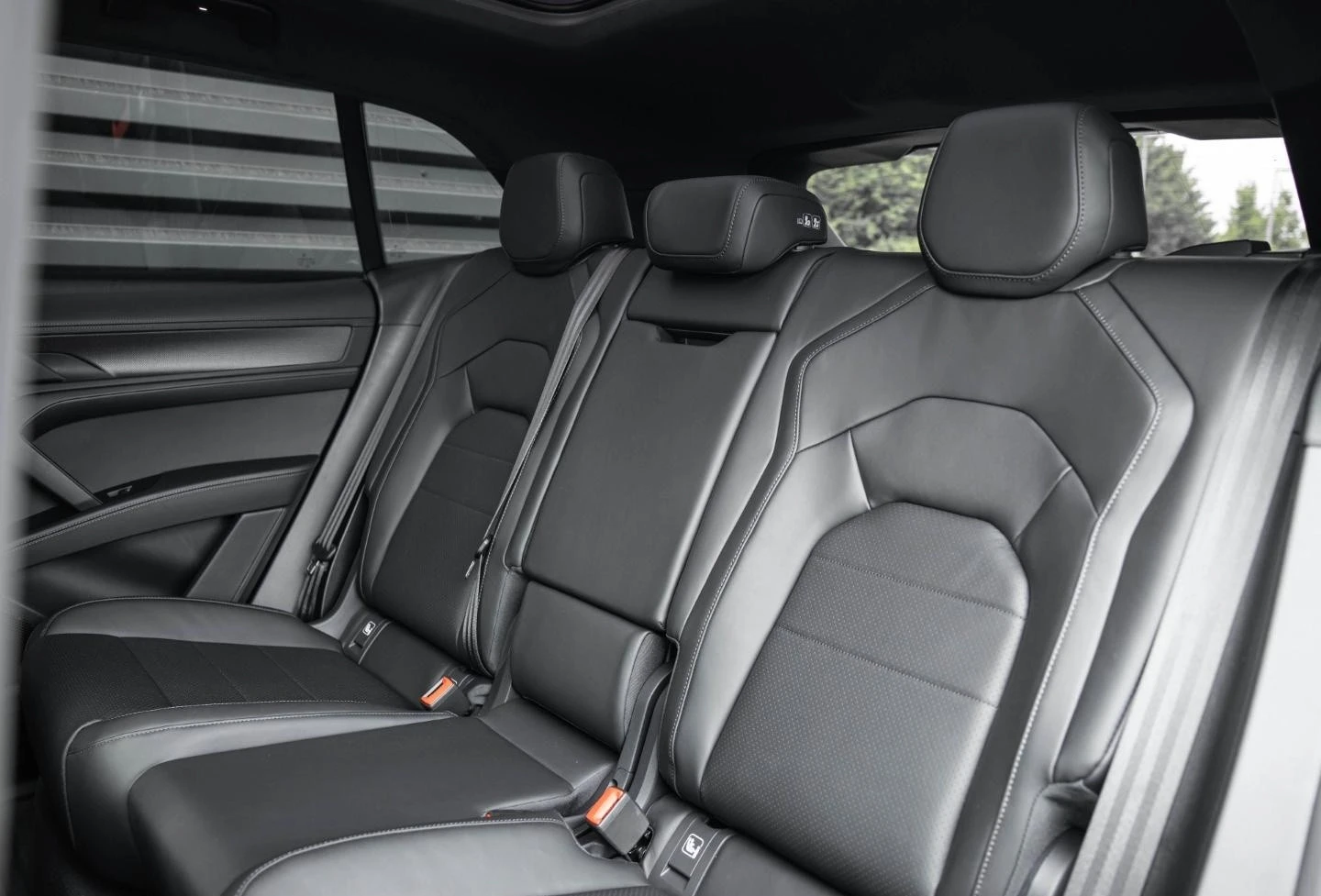 Porsche Cayenne TURBO ELECTRIC * NEW 2026* BOSE PANORAMA CHRONO, снимка 8 - Автомобили и джипове - 55269967