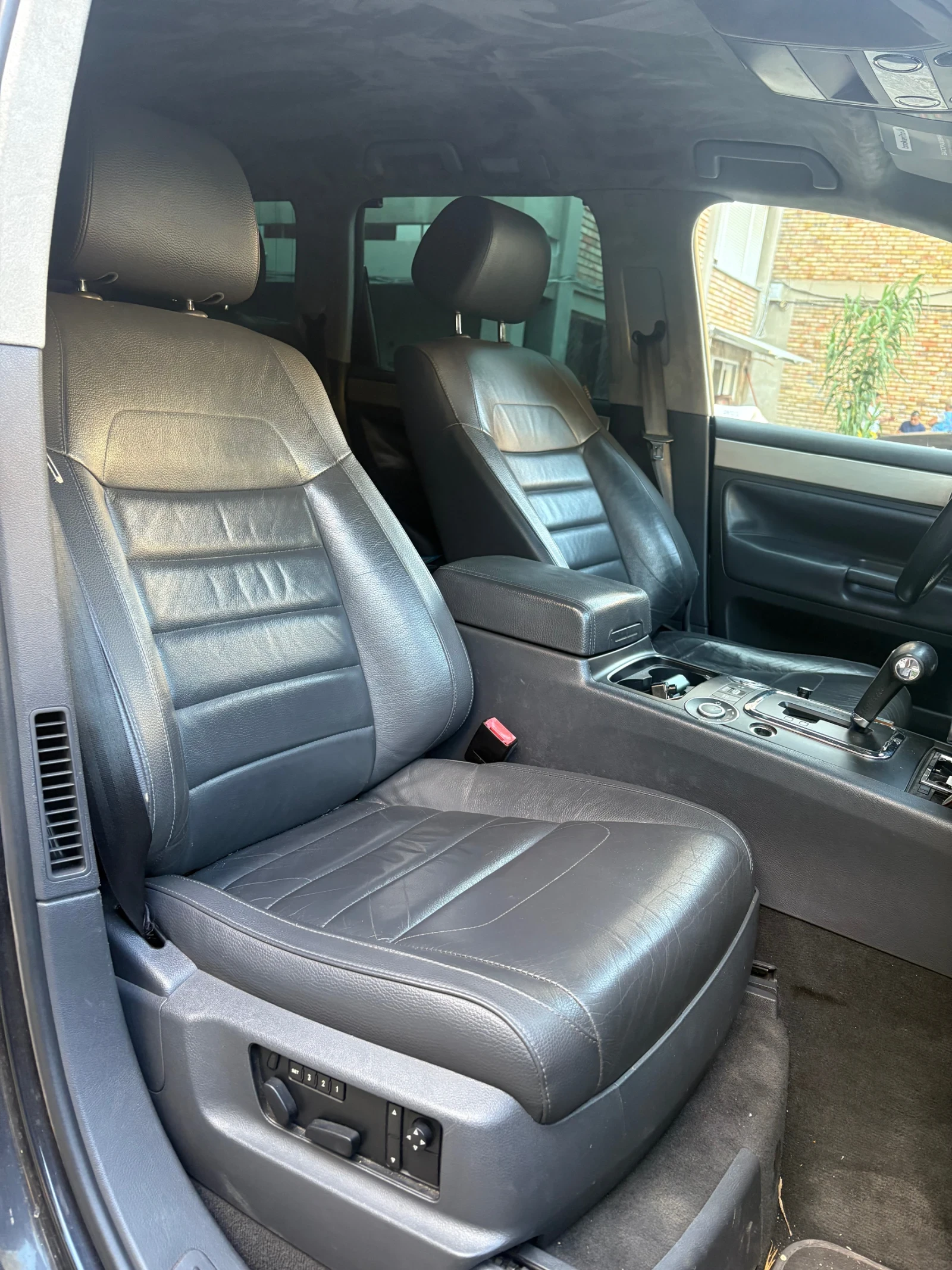 VW Touareg 3.0TDi V6, снимка 11 - Автомобили и джипове - 55853864