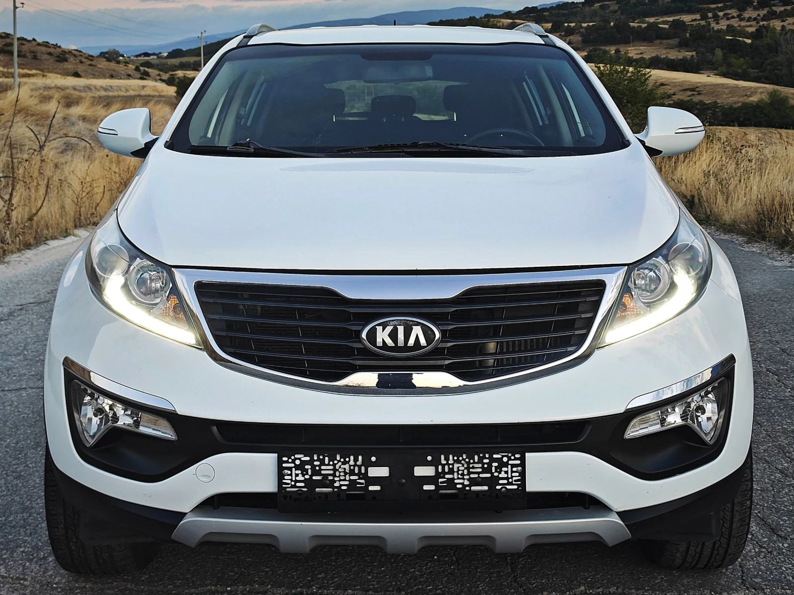 Kia Sportage * 4х4* Avtomat* Navi* , снимка 2 - Автомобили и джипове - 56299867