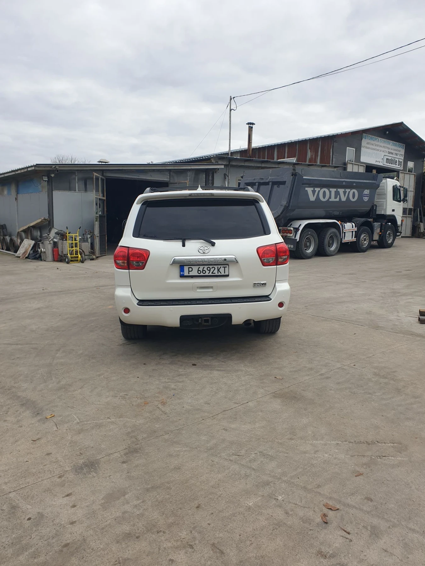 Toyota Sequoia 5.7 PLATINUM, снимка 3 - Автомобили и джипове - 56543218