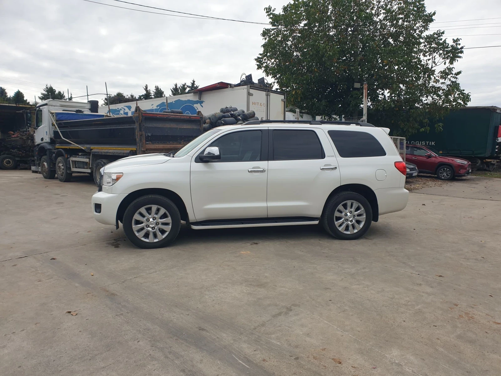 Toyota Sequoia 5.7 PLATINUM, снимка 2 - Автомобили и джипове - 56543218