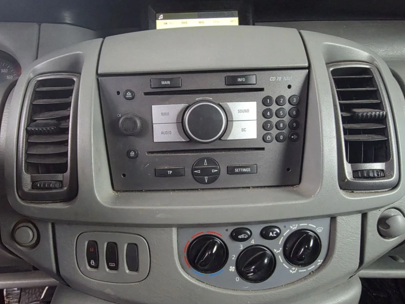 Opel Vivaro, снимка 8 - Бусове и автобуси - 53533860