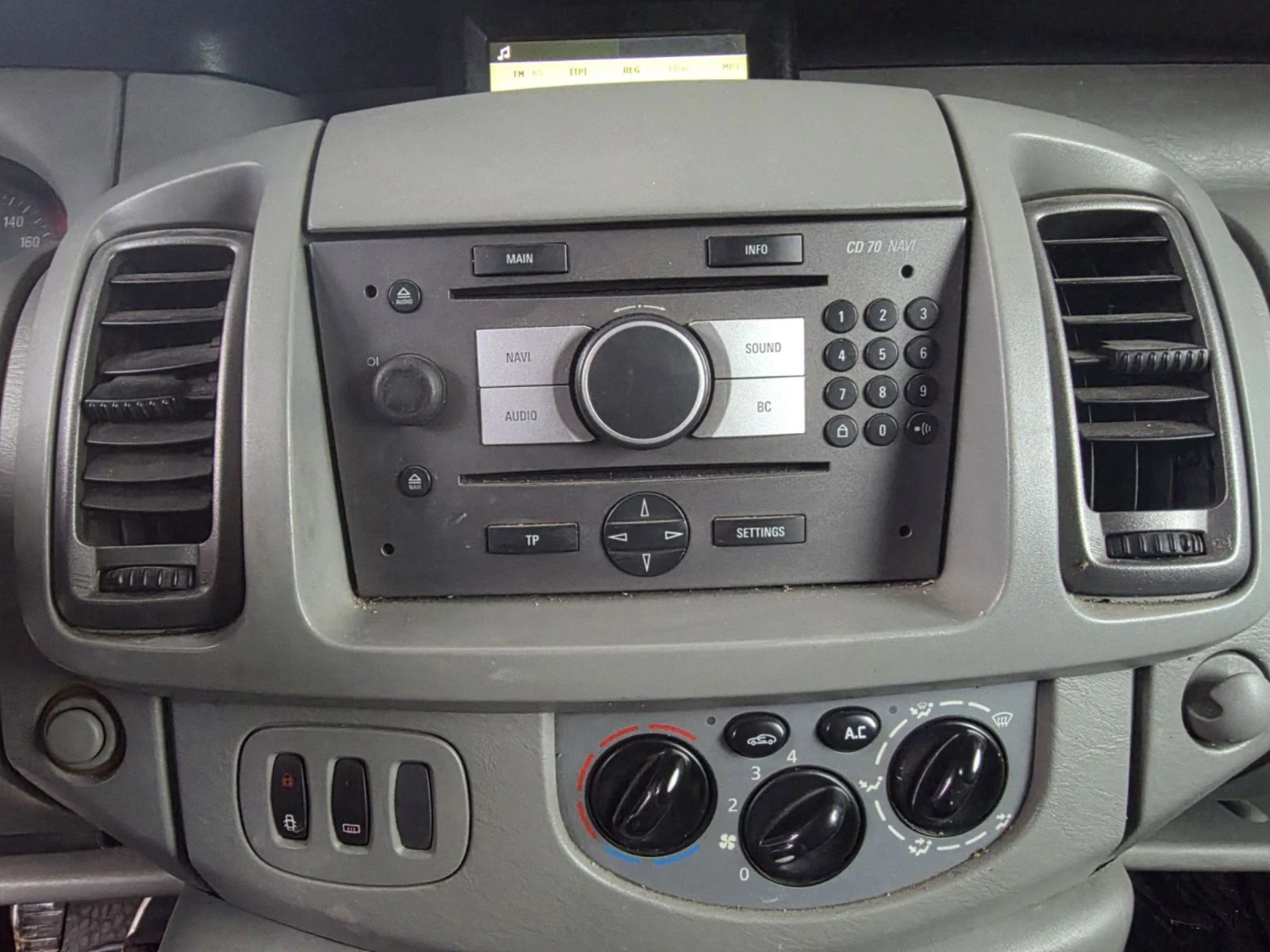 Opel Vivaro  - изображение 8