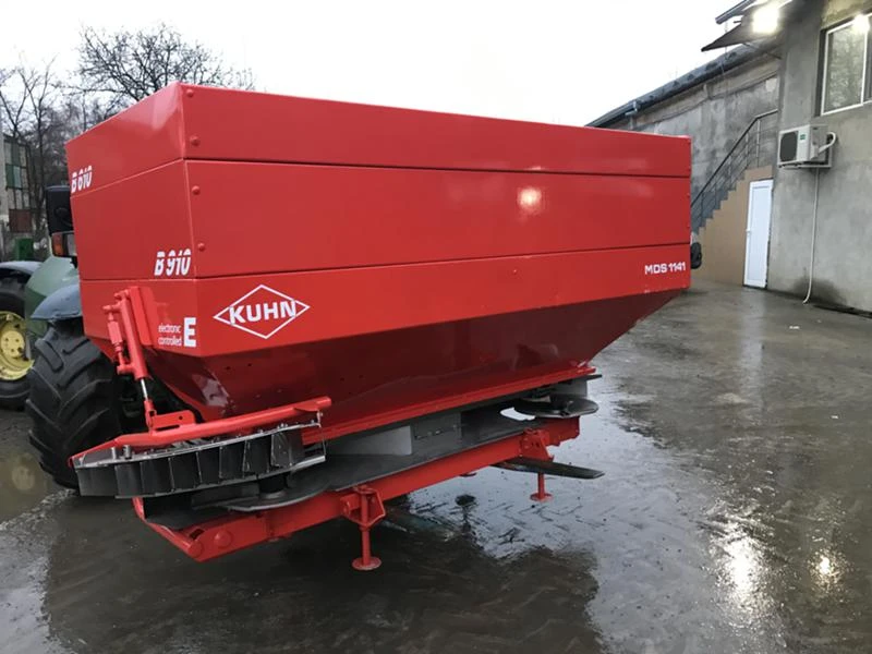 Торачка Kuhn 24м с комютър , снимка 1 - Селскостопанска техника - 20403789