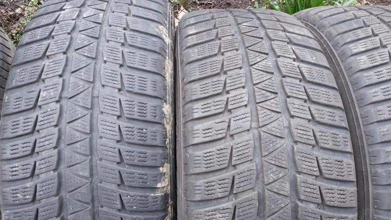 Гуми Зимни 235/55R17, снимка 3 - Гуми и джанти - 27967646