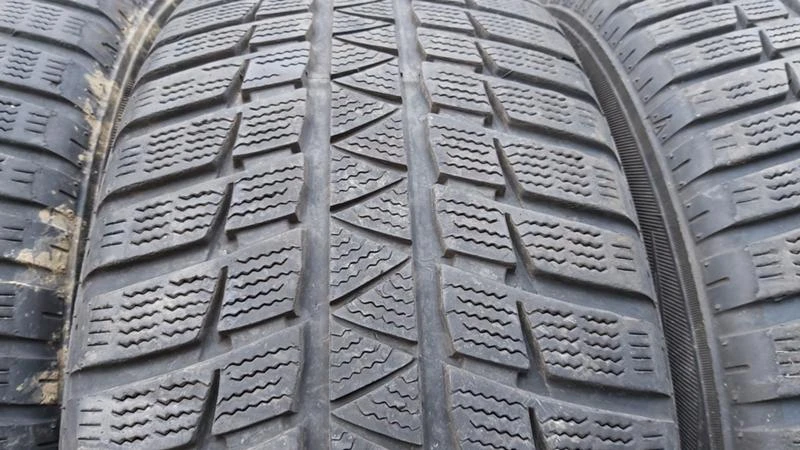 Гуми Зимни 235/55R17, снимка 6 - Гуми и джанти - 27967646