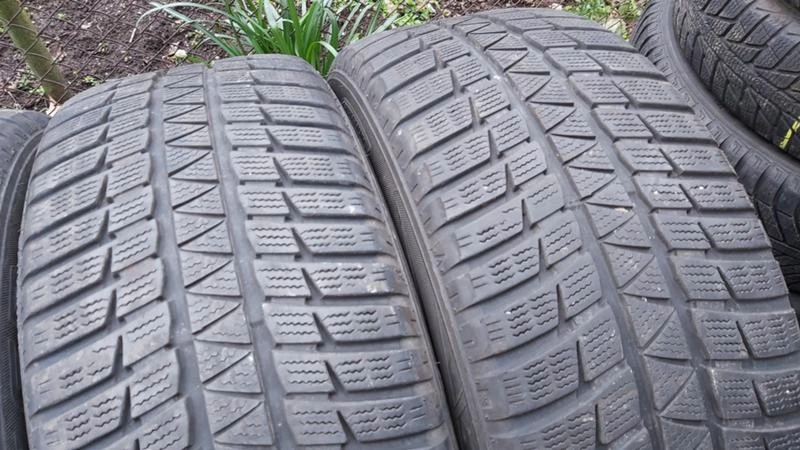 Гуми Зимни 235/55R17, снимка 4 - Гуми и джанти - 27967646