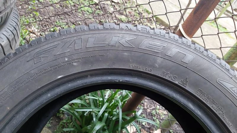 Гуми Зимни 235/55R17, снимка 7 - Гуми и джанти - 27967646