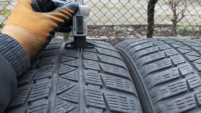 Гуми Зимни 235/55R17, снимка 5 - Гуми и джанти - 27967646