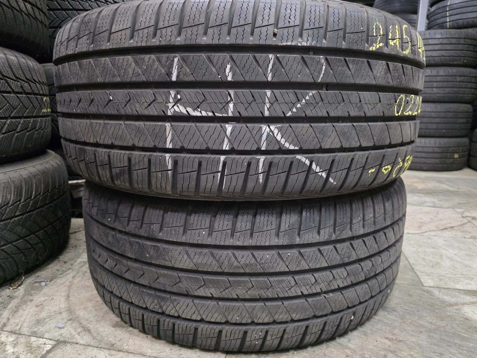 Гуми Всесезонни 245/45R18, снимка 5 - Гуми и джанти - 56724964
