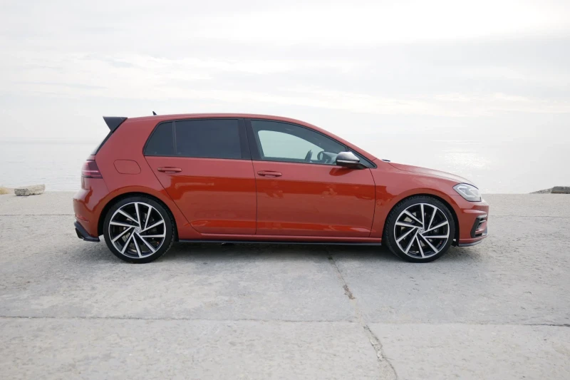 VW Golf 2.0 TFSI R 4 MOTION, снимка 8 - Автомобили и джипове - 48535256