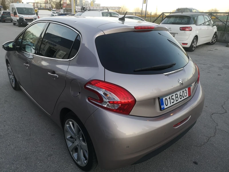 Peugeot 208 1.6 E HDI LED-NAVI, снимка 4 - Автомобили и джипове - 48384763