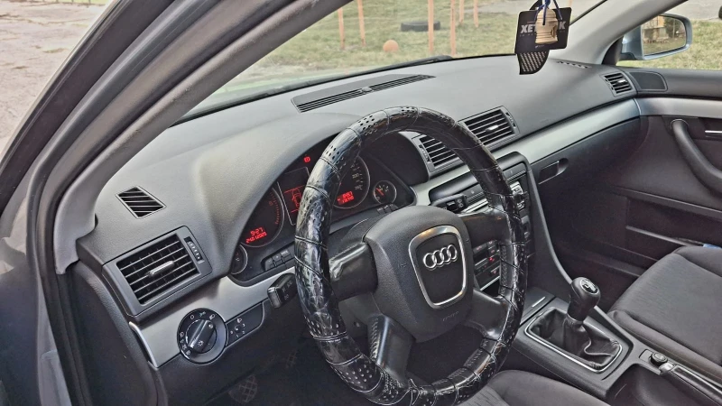 Audi A4 2.0 TDI, снимка 10 - Автомобили и джипове - 48808663