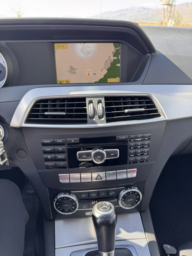 Mercedes-Benz C 250 Avantgarde Панорама Harman-Kardon, снимка 13 - Автомобили и джипове - 52206178