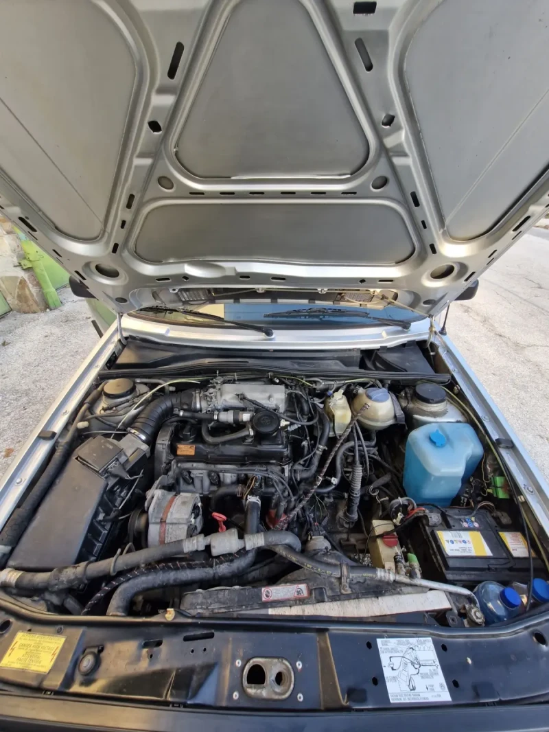 VW Golf 1.8 98 к.с. syncro, климатик, ABS, снимка 4 - Автомобили и джипове - 52283728