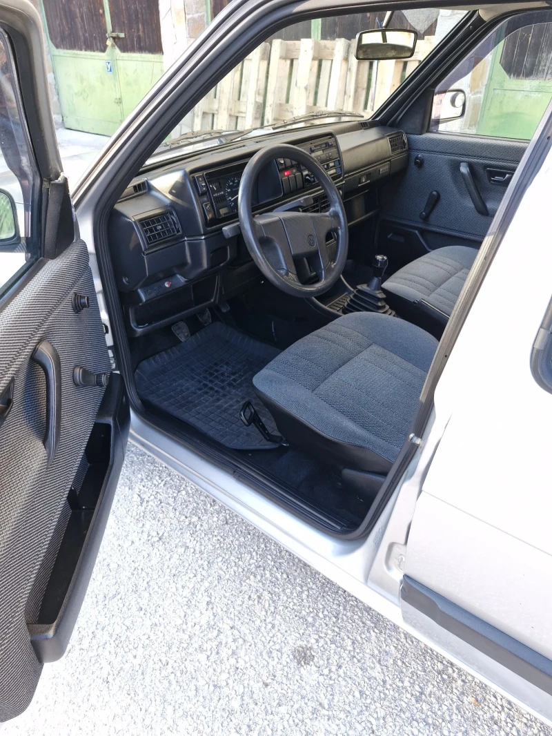 VW Golf 1.8 98 к.с. syncro, климатик, ABS, снимка 9 - Автомобили и джипове - 52283728
