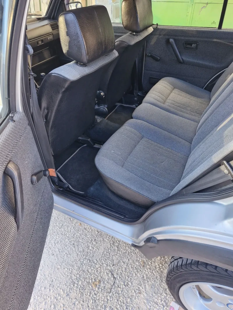 VW Golf 1.8 98 к.с. syncro, климатик, ABS, снимка 8 - Автомобили и джипове - 52283728