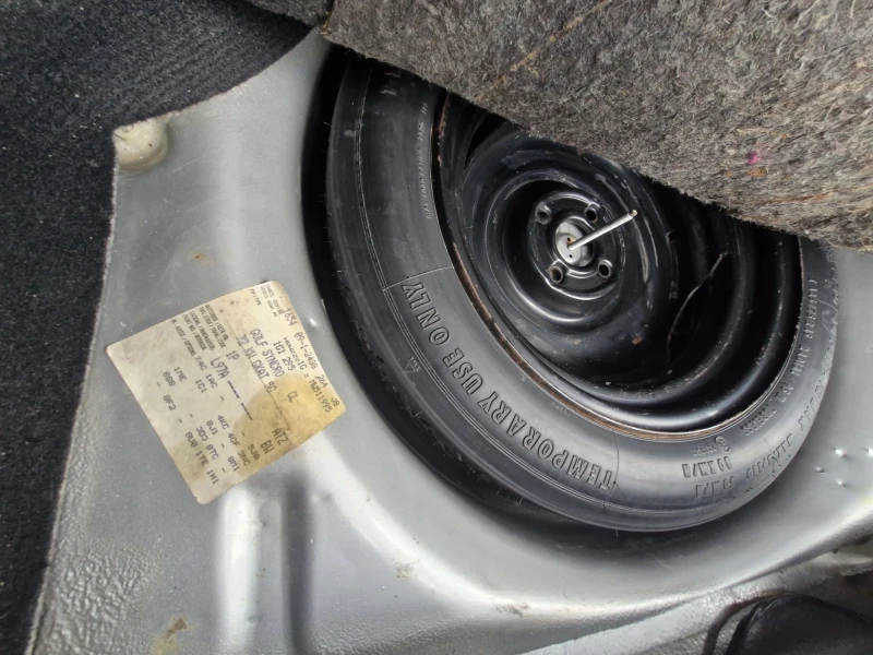 VW Golf 1.8 98 к.с. syncro, климатик, ABS, снимка 17 - Автомобили и джипове - 52702244