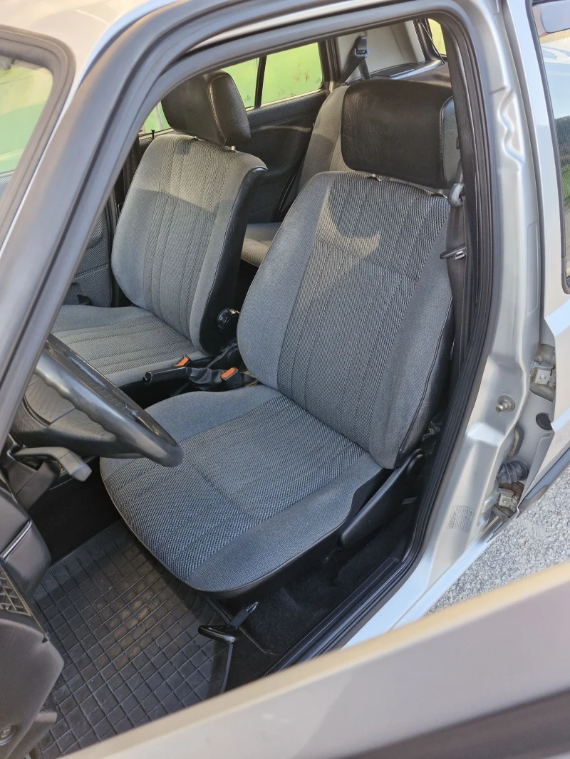 VW Golf 1.8 98 к.с. syncro, климатик, ABS, снимка 7 - Автомобили и джипове - 52283728