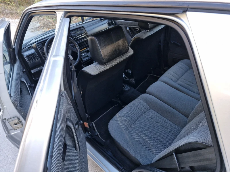 VW Golf 1.8 98 к.с. syncro, климатик, ABS, снимка 14 - Автомобили и джипове - 52283728