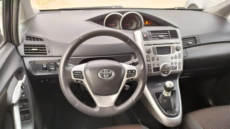 Toyota Verso D4D 124kc, снимка 8 - Автомобили и джипове - 52748713
