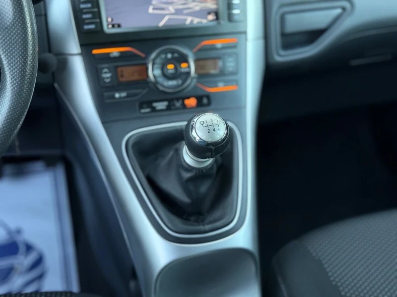 Toyota Auris 1.6i-132К.С. ФЕЙСЛИФТ НАВИГАЦИЯ КАМЕРА ОТЛИЧНА, снимка 13 - Автомобили и джипове - 53163466